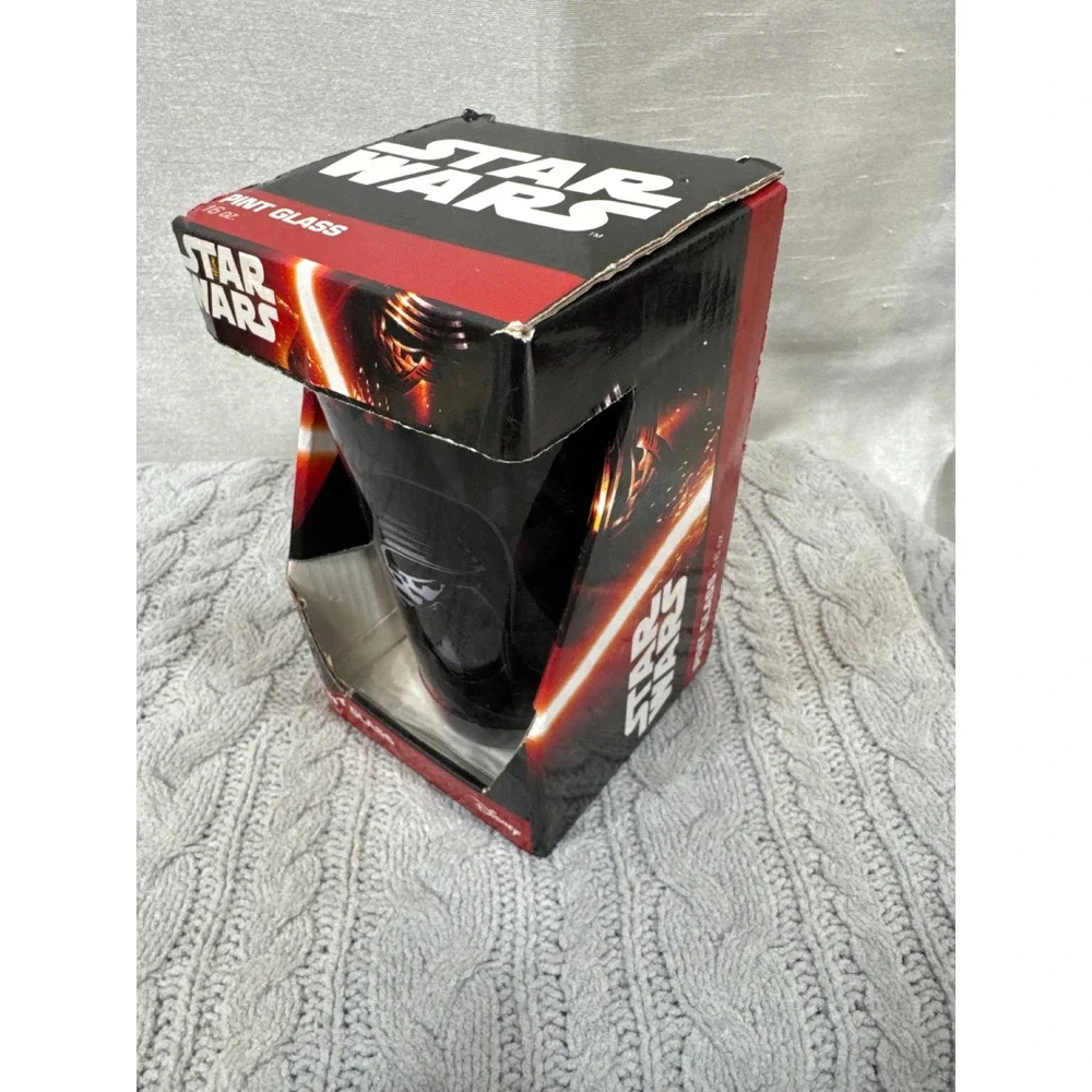 Star Wars Kylo Ren Pint Glass 16 oz Silver Buffalo Galaxy Black Red SE01031P NIB